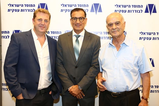 אוריאל לין, עו״ד מנשה כהן ודן קצנובסקי בכנס מרכז הנדל״ן והמוסד הישראלי לבוררות עסקית, צילום: שי זכריה